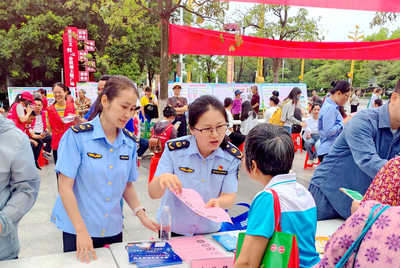 田陽區(qū)市場監(jiān)管局開展'世界認(rèn)可日'宣傳活動(dòng)，提供法律咨詢服務(wù)